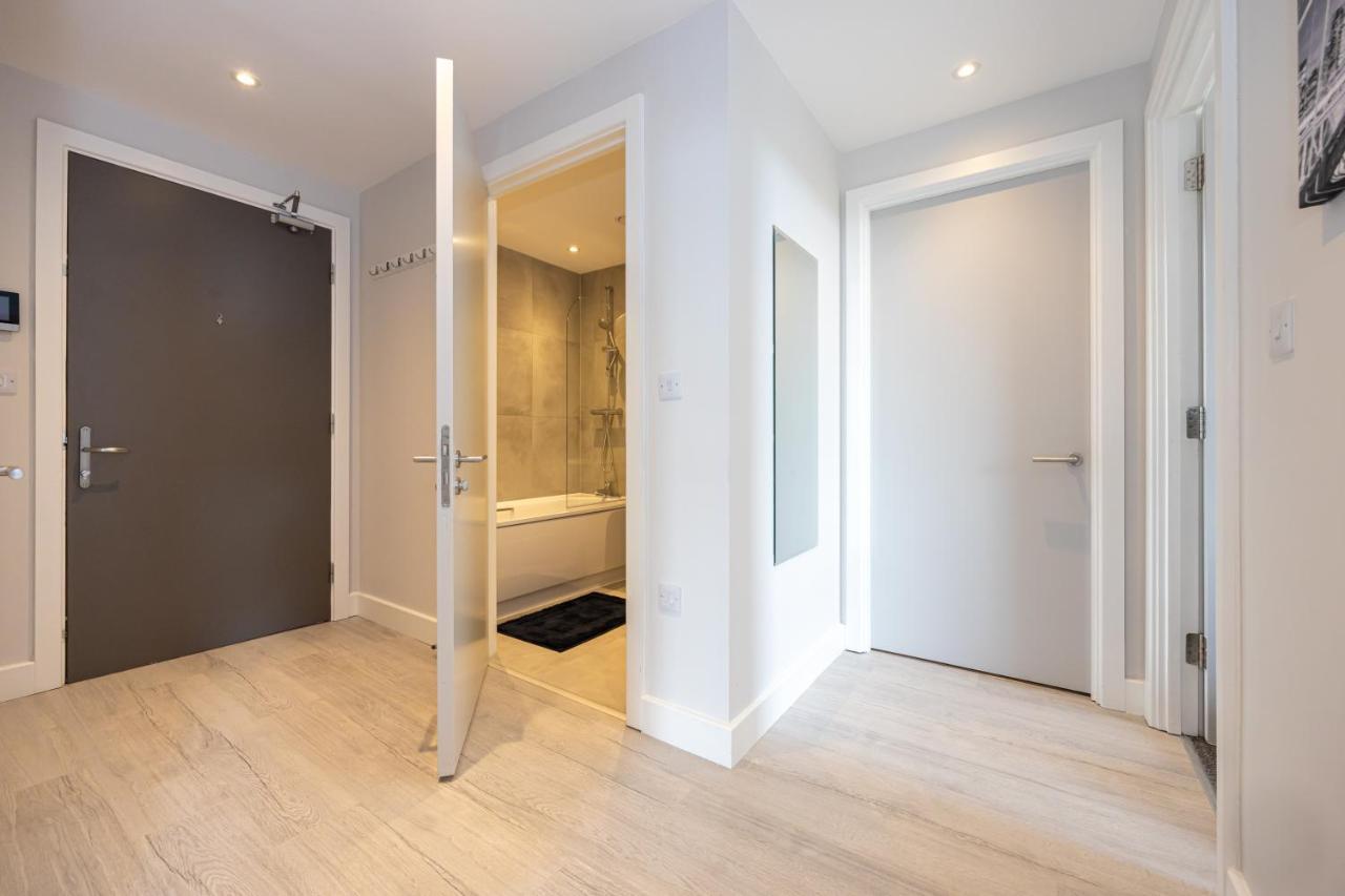 Contemporary 3 Bedrooms Manchester